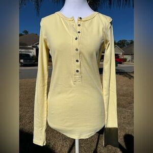 NWT🌷We The Free Yellow V-neck Long sleeve Henley Top